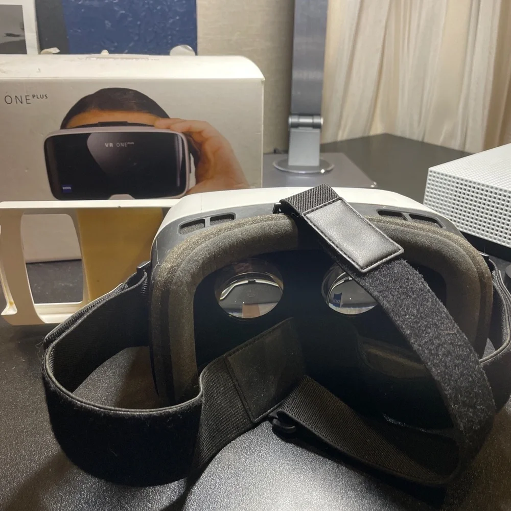 ZEISS VR One Plus Virtual Reality Headset